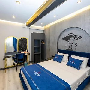 Otel Paradise ***
