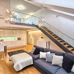 empirent-apartments.praguehotelsweb.com/
